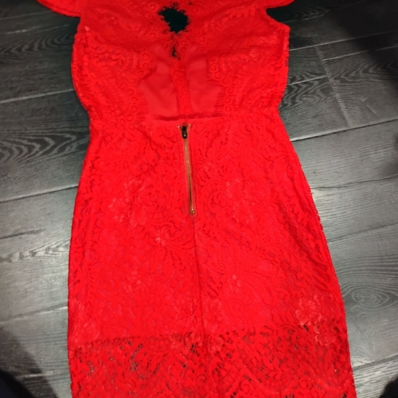 Red lace bodycon open back mini dress - Picture 4 of 8